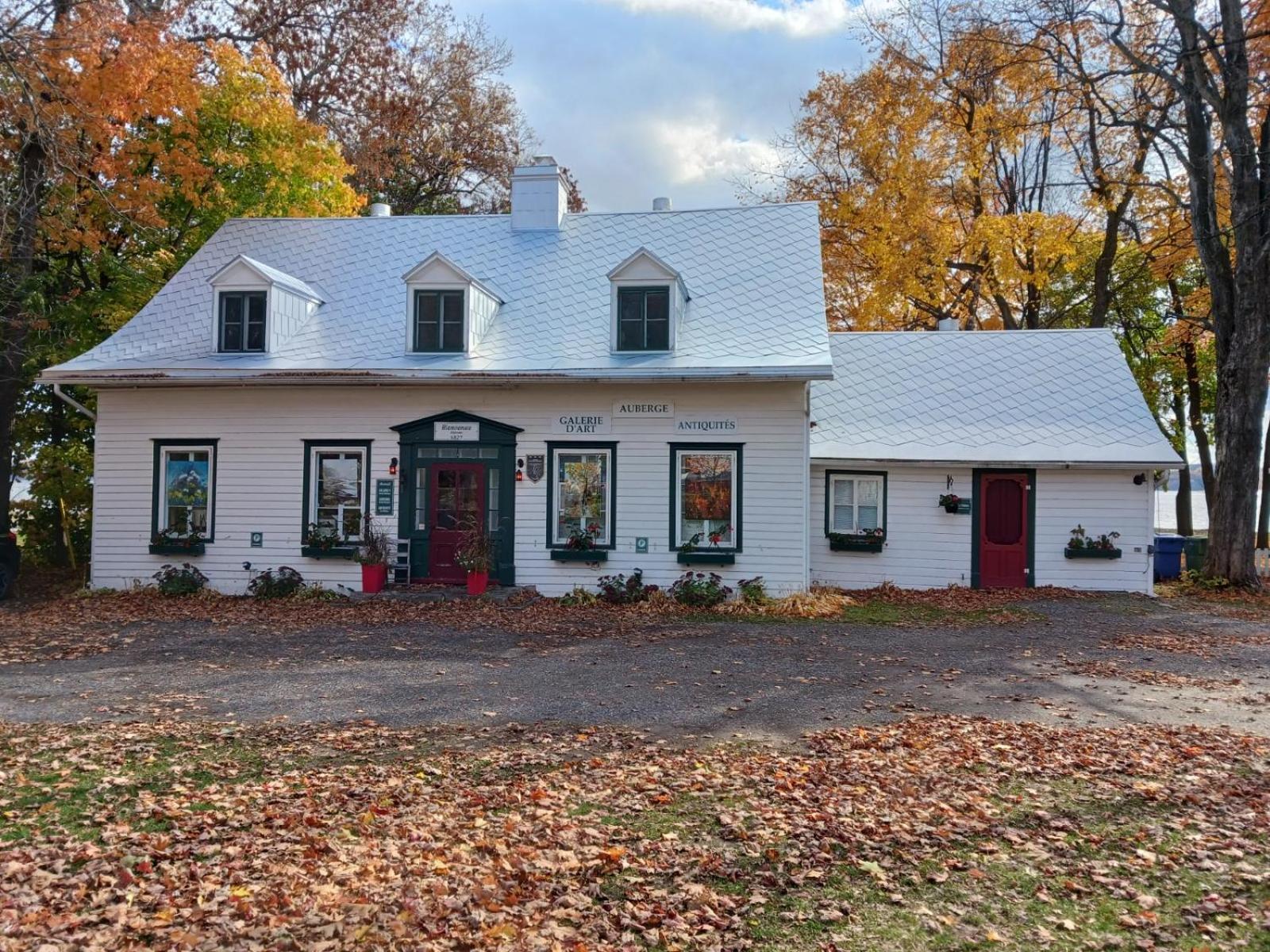 Auberge Les Blancs Moutons Saint-Laurent-de-l'ile d'Orleans Exterior photo