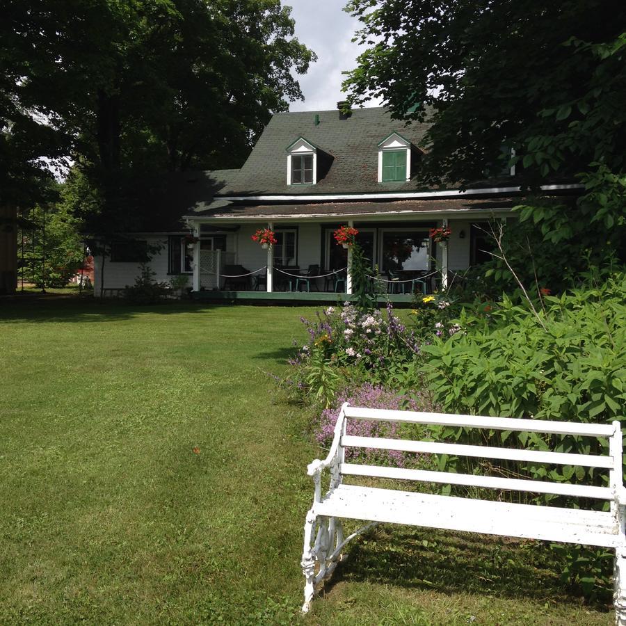 Auberge Les Blancs Moutons Saint-Laurent-de-l'ile d'Orleans Exterior photo