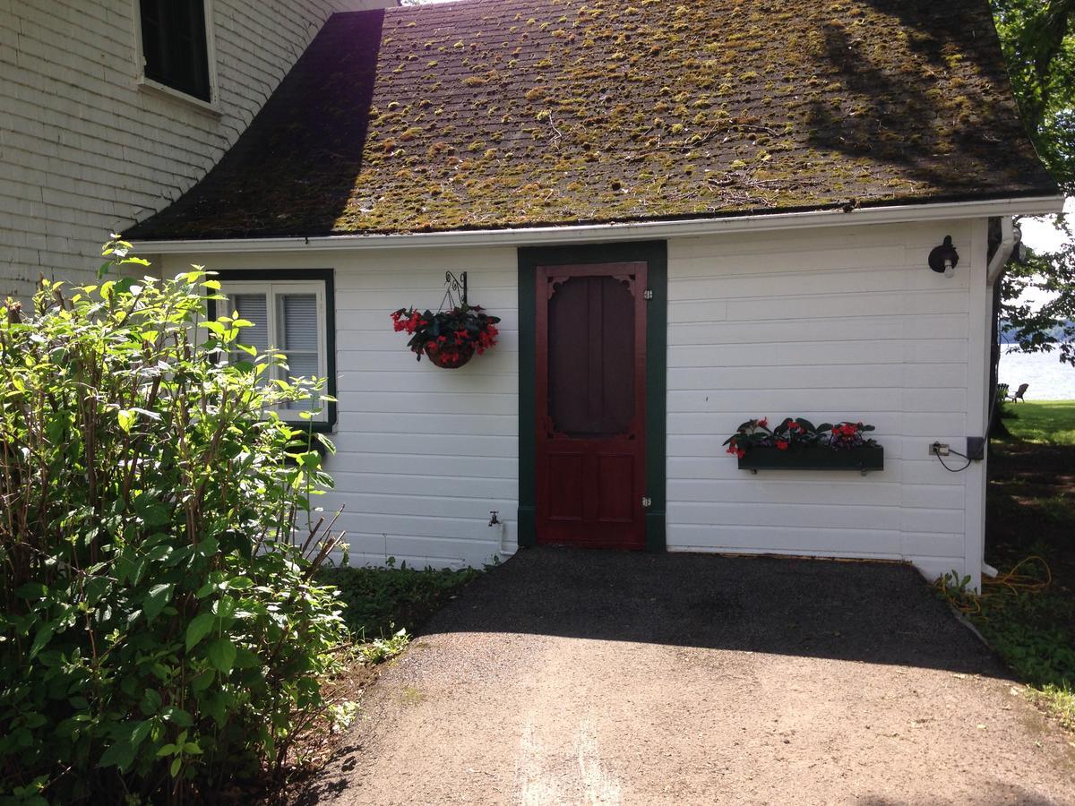 Auberge Les Blancs Moutons Saint-Laurent-de-l'ile d'Orleans Exterior photo
